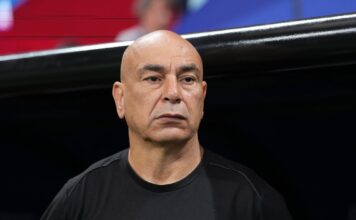 El técnico de Egipto explicó por qué cruzó los brazos durante el encuentro ante Argentina