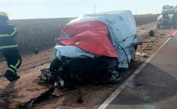 Murieron dos personas tras un choque entre un camión y un utilitario en una ruta de Córdoba