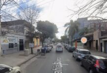 Un poste se cayó arriba de dos hombres que podaban árboles en Monte Castro