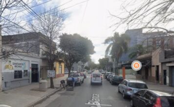 Un poste se cayó arriba de dos hombres que podaban árboles en Monte Castro