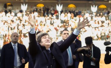 Milei viaja a Lima para asistir a la asunción de Keiko Fujimori