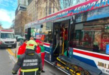 Impactante choque en Palermo deja a conductor atrapado y varios heridos