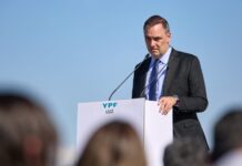 Adorni presentó su renuncia al directorio de YPF