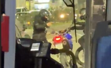 Balacera y persecución en intento de robo de moto en plena avenida