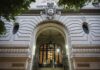 Denunciaron a alumnos del Pellegrini y Nacional Buenos Aires por vender fotos de sus compañeras “desnudas” hechas con IA