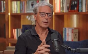 El Secreto de la Longevidad: Moverse Naturalmente es Clave, Según Dan Buettner