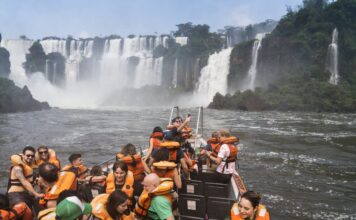 Un turista neerlandés murió tras el vuelco de una lancha en el lado brasileño de las Cataratas del Iguazú