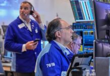 La visita del Fondo: el dólar operó en calma y las acciones argentinas subieron