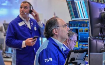 La visita del Fondo: el dólar operó en calma y las acciones argentinas subieron
