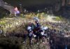 En la ciudad igual se festeja: con epicentro en el Obelisco y algo menos en los barrios, la gente agradece a la selección