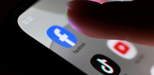 Francia aprobó la ley que prohíbe el uso de redes sociales a menores de 15 años