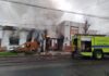 Una mujer murió y un hombre sufrió graves quemaduras durante un voraz incendio en La Plata