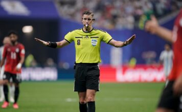 La FIFA salió a respaldar al árbitro que dirigió el partido Argentina-Egipto