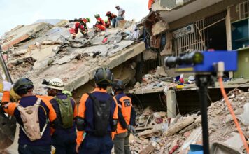 Los socorristas continúan las tareas de rescate mientras se apagan las últimas esperanzas en Venezuela
