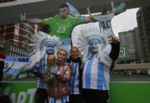 Un banderazo en Mar del Plata para pedirle Dibu Martínez que siga en el seleccionado argentino