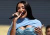 El look sexy y patriótico de María Becerra para cantar el himno