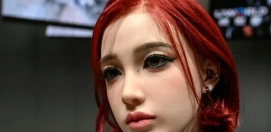 China Lanza U1: El Robot Humanoide que Combate la Soledad