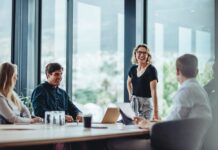 La Reinventación Profesional: Rompiendo Mitos sobre la Edad en el Trabajo