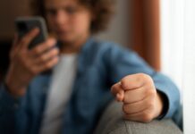 Proponen Crear una Red Estatal para Combatir la Ansiedad Digital y Trastornos Alimentarios en Buenos Aires