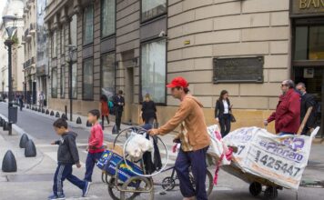 Casi el 40% de los niños en Argentina no puede comprar ropa