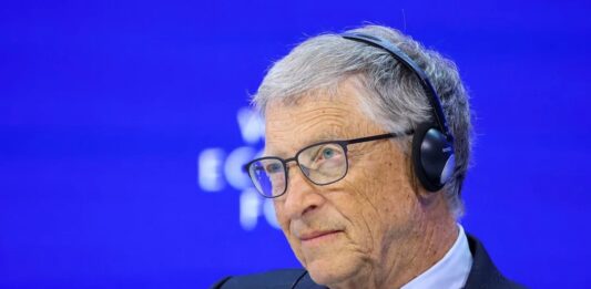 Bill Gates advierte sobre el futuro de la inteligencia artificial: ¿igualadora o fuente de injusticia?