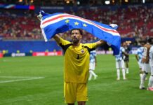 Vozinha hace su gran entrada a Colo-Colo con una cálida bienvenida en Chile