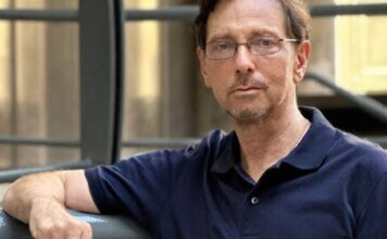 Daniel Böhm Presenta «Última Fila»: Un Viaje Literario que Transforma lo Cotidiano en Inquietante
