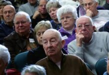 Crisis Económica: Más del 40% de los Hogares con Adultos Mayores en Argentina Sufren Ingresos Insuficientes