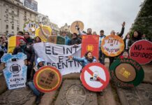 Científicos y docentes se movilizan para defender la ciencia argentina