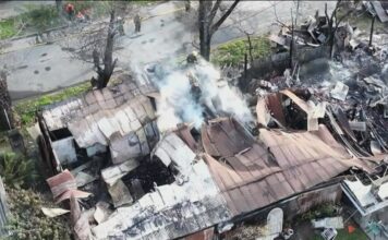 Incendio devasta depósito de maderas y afecta a familias en Morón