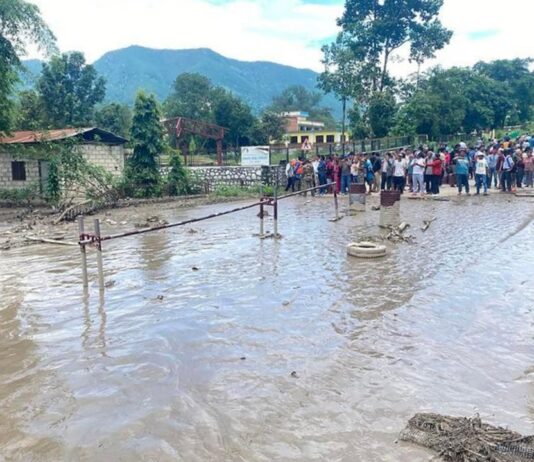 Inundaciones en Nepal y China: 392 muertos y más de 1300 desaparecidos