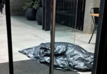 Tragedia en un local de comida rápida: hombre fallece mientras cenaba con su esposa