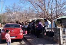 Padres Toman Escuela en Catamarca Exigiendo Claridad sobre Fondos de Comedor