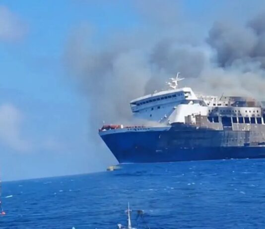 Tragedia en el mar de Java: Incendio en el buque Mutiara Santosa 2 deja cinco muertos y 41 desaparecidos