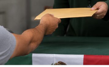 Cientos de mexicanos evitan el viaje a Orlando gracias al Consulado sobre Ruedas en Wimauma