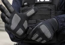 Omaha Prohíbe el Uso de Guantes Eléctricos en Escuelas Tras Controversia