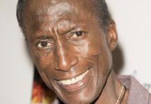 Fallece Michael Wright, el icónico actor de ‘V, Invasión Extraterrestre’