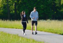 La ‘Caminata Japonesa’: El Ejercicio que Revoluciona el Fitness y Mejora la Salud