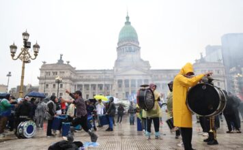 Movilización Masiva en el Congreso en Contra de la Ley de Tierras