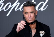 Robbie Williams revela sus luchas internas y considera usar una prótesis capilar