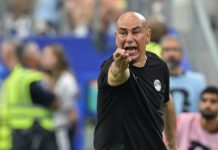 Desmayo del entrenador de Egipto en medio de un violento enfrentamiento familiar