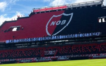 Controversia en el Estadio: Gobierno Secuestra Bandera Contra la Ley de Tierras
