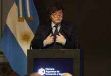 Javier Milei Defiende su Modelo Económico y Respalda a Sturzenegger en un Discurso Contundente