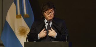 Javier Milei Defiende su Modelo Económico y Respalda a Sturzenegger en un Discurso Contundente