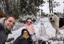 Tragedia en el Lago: Madre Sobrevive tras Volcar con su Hija en el Auto
