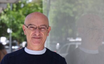 Reinventarse después de los 50: Claves para continuar la carrera profesional