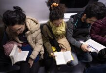 Cientos de Lectores Celebran el Día del Lector en el Subte