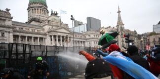 Violencia en el Congreso: La Policía Desaloja Manifestantes Contra la Ley de Tierras