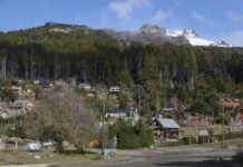 Millonaria multa a comercio por vender productos vencidos en aldea turística