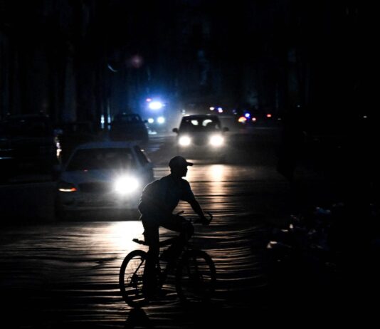 Cuba en Crisis: Apagón Generalizado Afecta a Millones de Habitantes